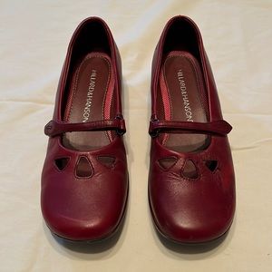 Hillard & Hanson “Isabella” Red shoes. Size 6
